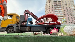 Упавшее из-за ветра «Сердце» в Белгороде увезли коммунальщики