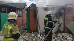 В Белгороде сгорела крыша жилого дома и гараж 