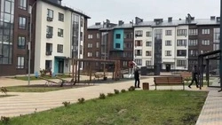 Трое детей-сирот и семья с ребёнком-инвалидом получили ключи от нового жилья в Губкине 