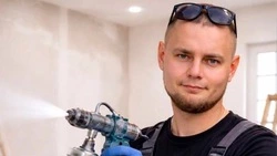 Житель Алексеевского округа получил соцконтракт и занялся малярными работами