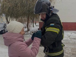 Белгородские пожарные спасли застрявшего на крыше двухэтажки кота