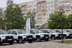 Десять новых внедорожников «Niva Travel» переданы сельским специалистам Старооскольского округа