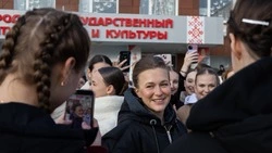 Актриса Анна Немченко станцевала с белгородскими студентами