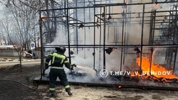 Столб дыма поднялся в Белгороде из-за пожара в районе Центрального парка
