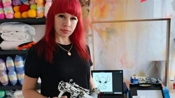 Жительница Ракитного занялась изготовлением тафтинговых ковров благодаря соцконтракту 