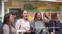 Фронтовые песни в живом исполнении услышали белгородцы в торговых центрах в День Победы
