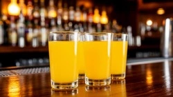 Baza: 15-летняя школьница попала в больницу после трёх выпитых шотов в одном из баров Белгорода