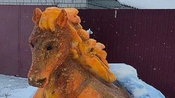Огненная снежная лошадь появилась в Валуйках на новогодних праздниках