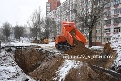 Коммунальщики до конца дня засыпят котлован на месте извлечения боеприпаса в Белгороде