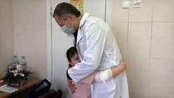 Вячеслав Гладков навестил раненых белгородцев в детской областной больнице