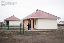 Гладков предложил выдавать бесплатные земельные участки желающим построить дом участникам СВО