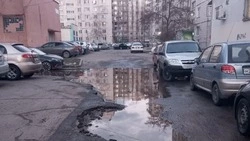 «Надо проплывать, а не проходить»: белгородцы просят отремонтировать дороги из-за огромных луж