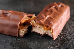 Почти 100 шоколадных батончиков украл и съел житель Белгородской области