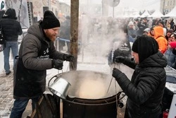 Царь-вареник и 5 добрых волшебников встретили гостей фестиваля вареников в Старом Осколе