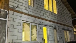 На территории инфраструктурного объекта в Белгороде возник пожар после ракетного удара ВСУ