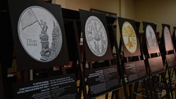 Белгородское отделение ЦБ представило на выставке памятные монеты о войне