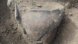 Глиняные горшки и медные серьги нашли в захоронении бронзового века в Белгороде