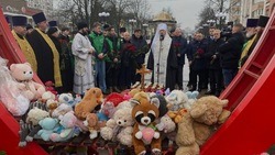 Молебен в память о погибших 30 декабря состоялся возле инсталляции «Сердце» в Белгороде