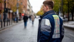 Белгородцам порекомендовали носить светоотражающие элементы и фонарики в тёмное время суток