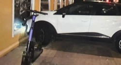 Иномарка протаранила стену магазина на Мичурина в Белгороде