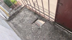 Белгородка не может добиться ремонта балкона с огромной дырой в полу