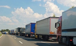 Гладков потребовал запретить въезд грузовых  фур в приграничные районы Белгородской области