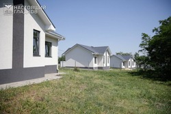 Губернатор Гладков вручил ключи от новых домов белгородским многодетным семьям