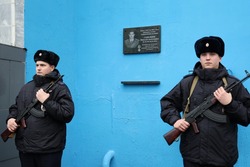Мемориальную доску в честь ушедшего на СВО подполковника полиции открыли в Белгороде