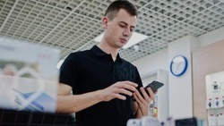 Менеджер салона сотовой связи незаконно торговал личными данными абонентов в Белгородской области