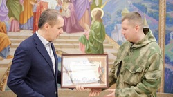 Вячеслав Гладков вручил региональные награды добровольцам отряда «Барс-Белгород»