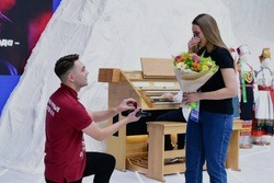 Белгородец сделал предложение своей возлюбленной на выставке «Россия» в Москве