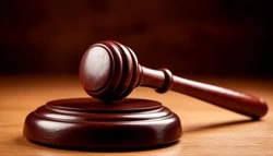 Жительница Белгородской области выплатит штраф в 100 тысяч рублей за «наращивание ресниц»