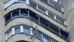 FPV-дрон ударил по многоэтажке в Белгороде 