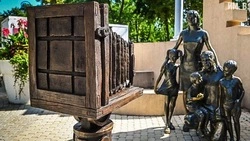 Фотоаппарат из скульптурной композиции «Семья и материнство» вернулся в Центральный парк Белгорода