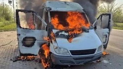 Женщина погибла, двое мужчин ранены после удара дрона ВСУ по микроавтобусу в Шебекинском округе
