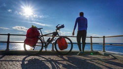 Белгородский путешественник Александр Смагин доехал на бамбуковом велосипеде до Барселоны