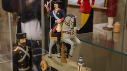 Более 300 экспонатов из коллекции частного музея деревянной игрушки привезли в Белгород