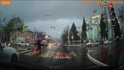 В центре Белгорода автомобиль сбил женщину