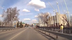 Рухнувший на мосту в районе диорамы световой столб повредил автомобиль белгородца