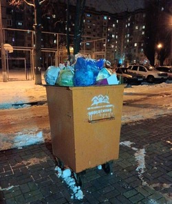 Гололедица создала проблемы с вывозом мусора в Белгородской области