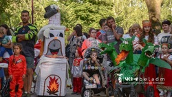 В Белгороде прошёл фестиваль колясок «Первый экипаж», посвящённый Дню семьи, любви и верности 
