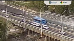 «Паровозик» из трёх автомобилей на Новом мосту в Белгороде собрал огромную пробку