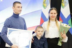 Сертификаты на покупку и строительство жилья вручили 51 молодой семье из Белгородской области