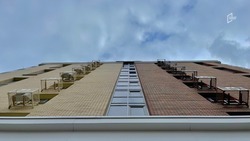 Подросток выпал из окна пятого этажа в Белгороде