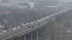 Большая пробка образовалась на Новом мосту в Белгороде из-за ДТП