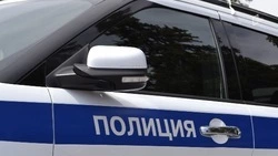 Житель Губкина без причин не пустил в бар двоих человек и избил их битой 