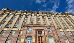 Мигрантам запретят работать в белгородском общепите и такси в 2025 году