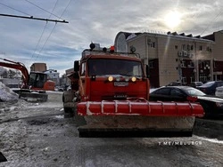 В центре Белгорода порыв трубы превратил проезжую часть в каток 