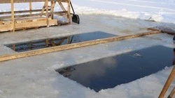 Спасатели начали готовить купели для крещенских купаний на центральном пляже Белгорода