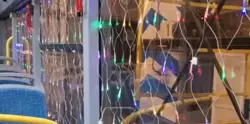 Традиционный новогодний автобус украсили в Белгороде